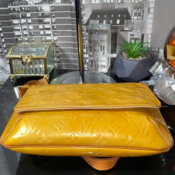 Authentic Louis Vuitton Vernis Monogram Thompson Street Flap Bag - Picture 13 of 17